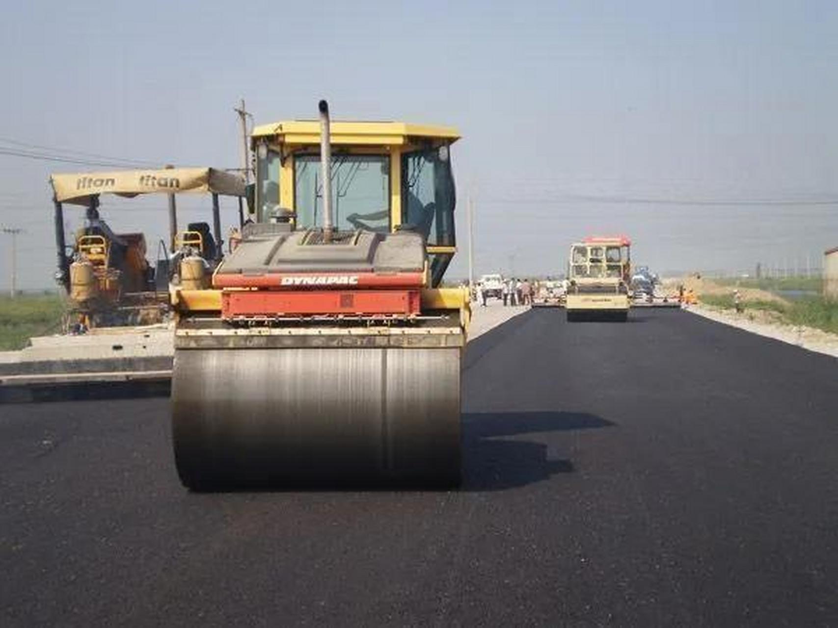 水泥路壽命更長，為何高速公路偏好瀝青路面？